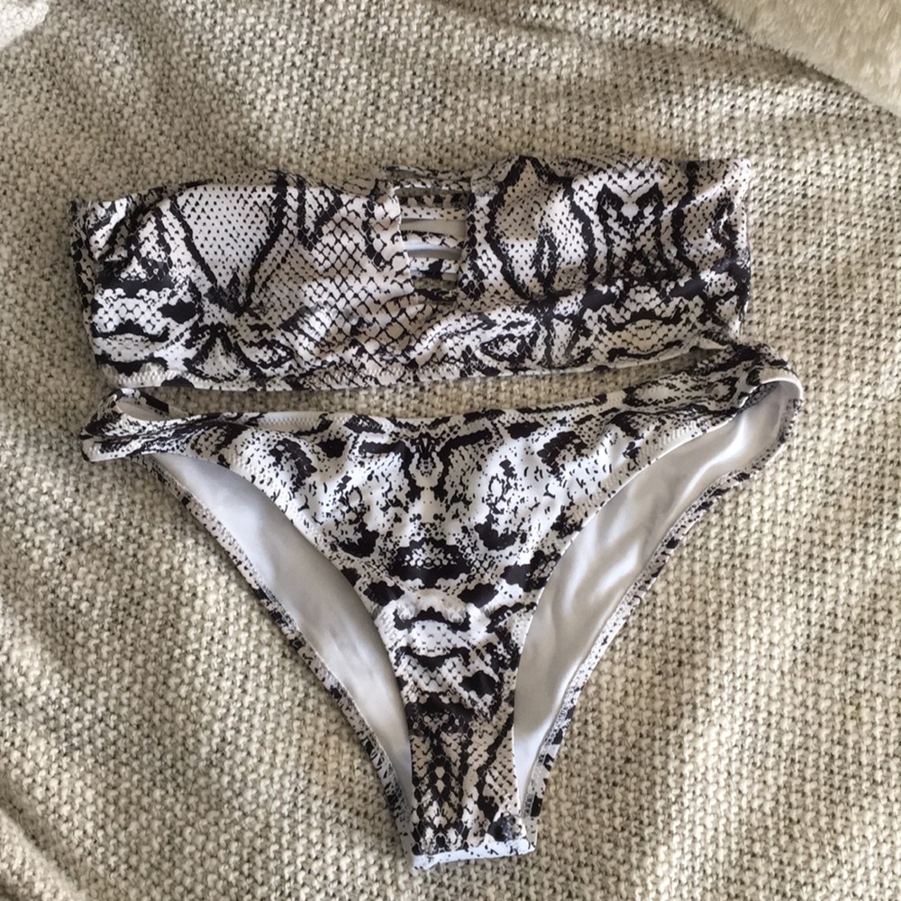 Snake skin bikini - Picture 1 of 5